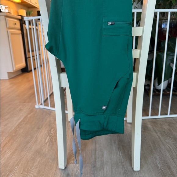 Figs Set - Hunter Green - Picture 5 of 7